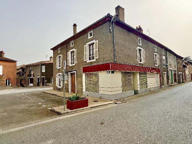 Haus&nbsp;zu verkaufen in&nbsp;RANCON 87290 Haute-Vienne Frankreich. Ehemals das Herzstück des Dorfes: Großes Haus mit Gewerbepotenzial. Dieses ehemalige Tabakladen-, Antiquitätengeschäft- und Tankstellengebäude diente zuletzt als Familienhaus.<br />
<br />
Im Herzen des Do...