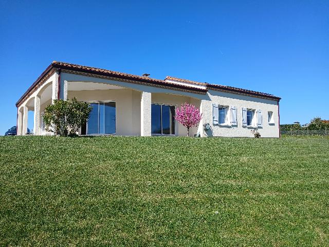 Haus&nbsp;zu verkaufen in&nbsp;SAINT-PAUL-LIZONNE 24320 Dordogne Frankreich. 3-Zimmer-Haus mit atemberaubender Aussicht. Wir freuen uns, Ihnen dieses außergewöhnlich gelegene Anwesen mit weitem Blick über die Dordogne-Landschaft präsentieren zu dürfen.<br />
<br />
Dieses moderne H...