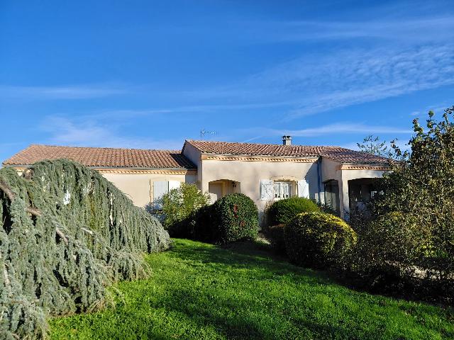 Huis te koop in&nbsp;MIRANDOL-BOURGNOUNAC 81190 Tarn Midi-Pyrénées France: Moderne woning met 5 slaapkamers, 5700 m2 grond en een groot bijgebouw. ​​Deze moderne gezinswoning biedt royale leefruimtes en is gelegen in een landelijke omgeving met snelle toegang tot de hoof...