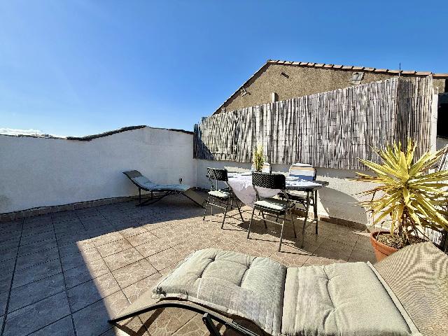 Appartement te koop in&nbsp;CARCASSONNE 11000 Aude Languedoc Roussillon France: Appartement met 2 slaapkamers op de bovenste verdieping met privézonneterras en uitzicht op de Pyreneeën. EXCLUSIEF BIJ BEAUX VILLAGES! Op loopafstand van het centrum van Carcassonne ligt dit lichte...