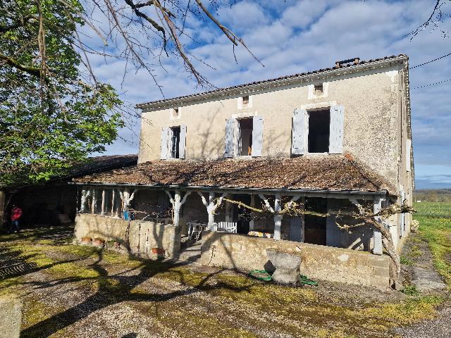 Huis te koop in&nbsp;CANCON 47290 Lot-et-Garonne Aquitaine Frankrijk: Charmante Franse boerderij met enorm potentieel voor renovatie. Droomt u ervan om in Frankrijk te renoveren? Deze fantastische woning, gelegen vlakbij Cancon en op korte afstand van alle voorzieningen...