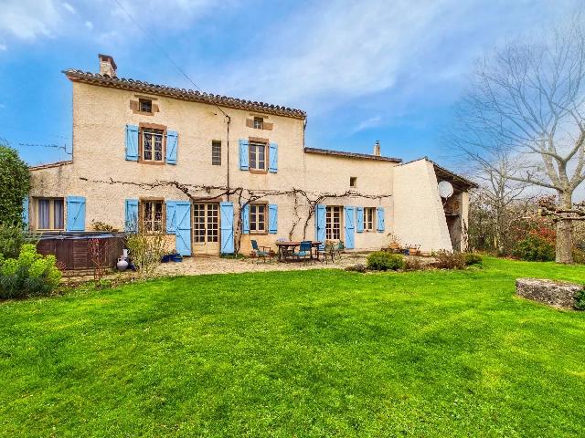Huis te koop in&nbsp;MONESTIÉS 81640 Tarn Midi-Pyrénées France: Huis op een rustige locatie nabij Monestiés – Perceel van 5.000 m², geen directe buren. EXCLUSIEF BIJ BEAUX VILLAGES! Gelegen op loopafstand van een gehucht en vlakbij Monestiés (een van de 