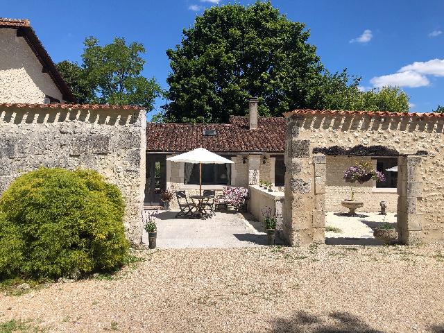 Guesthouses-Bed-&-Breakfast&nbsp;for sale&nbsp;VERTEILLAC 24320 Dordogne Aquitaine France: Property Complex with Great Potential. Ideally located, this rare property complex consists of two residential houses, an independent studio, and a wooden hangar, offering numerous possibilities: main...