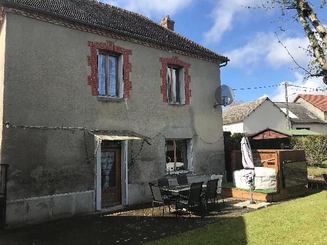 Huis te koop in&nbsp;LUSSAC-LES-ÉGLISES 87360 Haute-Vienne Limousin France: Gerenoveerd herenhuis in het hart van Lussac Les Eglises. Deze charmante woning met prachtig aangelegde tuin ligt op loopafstand van de voorzieningen in Lussac Les Eglises en op ongeveer 15 minuten ri...