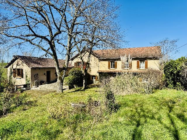 Huis te koop in&nbsp;MIRANDOL-BOURGNOUNAC 81190 Tarn Midi-Pyrénées France: Charmant stenen pand in Tarn met vakantiehuisje, zwembad en stal. Gelegen in het rustige landschap van Tarn, staat dit prachtig gerenoveerde stenen pand op een perceel van 1,73 hectare en combineert h...