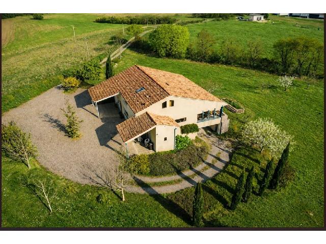 Huis te koop in&nbsp;MONTAIGU-DE-QUERCY 82150 Tarn-et-Garonne Midi-Pyrénées France: Een licht huis met panoramisch uitzicht. Gelegen in het hart van het platteland, in een rustige omgeving maar toch dicht bij alle voorzieningen, zal dit lichte huis met twee verdiepingen u zeker bekor...