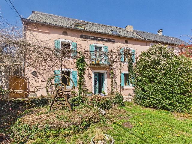 Huis te koop in&nbsp;JOUQUEVIEL 81190 Tarn Midi-Pyrénées France: Vrijstaande woning met 4 slaapkamers en zwembad aan de grens van Tarn en Aveyron. EXCLUSIEF BIJ BEAUX VILLAGES! Huis in Jouqueviel, aan de grens van Tarn en Aveyron – 4 slaapkamers, zwembad en aange...