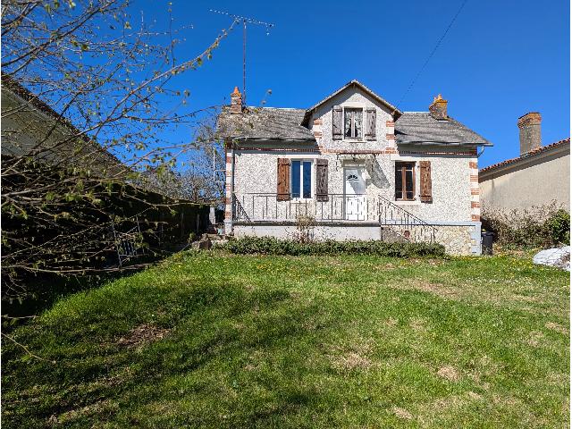 Huis te koop in&nbsp;LA TRIMOUILLE 86290 Vienne Poitou-Charentes France: Leuke woning met 2 slaapkamers in een dorp, die nog afgewerkt moet worden. EXCLUSIEF BIJ BEAUX VILLAGES! Deze charmante woning met twee slaapkamers is ideaal gelegen aan de rand van het gezellige dorp...