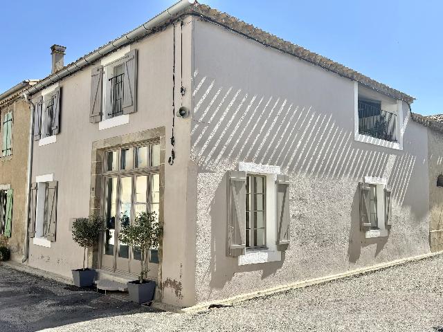 Huis te koop in&nbsp;CARCASSONNE 11000 Aude Languedoc Roussillon France: Prachtig gerenoveerd wijnboerenhuis met terras en jacuzzi – Minervois. Gelegen in een charmant wijndorp halverwege Carcassonne en Narbonne, vlakbij het Canal du Midi en met het landschap van Corbiè...