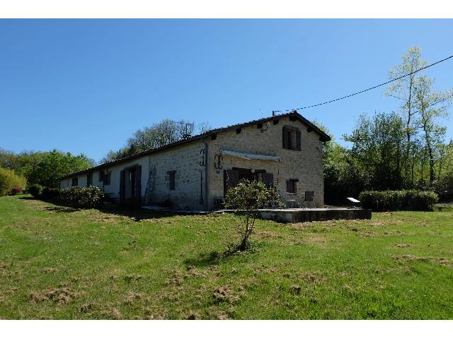 Huis te koop in&nbsp;TOMBEBŒUF 47380 Lot-et-Garonne Aquitaine France: Stenen huis met zwembad. EXCLUSIEF BIJ BEAUX VILLAGES! Gelijkvloers huis met drie slaapkamers in het noorden van Lot-et-Garonne.<br />
<br />
Landelijk gelegen nabij Tombeboeuf, met dorpsvoorzieningen en een mo...