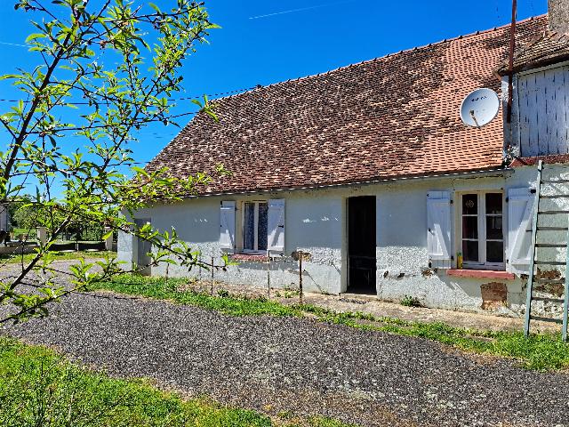 Huis te koop in&nbsp;TILLY 36310 Indre Centre France: Charmante woning met veel potentie. EXCLUSIEF BIJ BEAUX VILLAGES! Zoekt u een charmante woning in een rustig gehucht op korte fietsafstand van alle voorzieningen? Deze heerlijke bungalow met 2 slaapka...