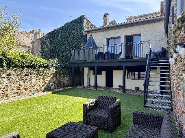 Huis te koop in&nbsp;MONTRÉAL 11290 Aude Languedoc Roussillon France: Historisch huis in het centrum met tuin. EXCLUSIEF BIJ BEAUX VILLAGES! In het hart van het historische dorp Montréal Aude biedt dit elegante, karakteristieke herenhuis met drie verdiepingen royale wo...