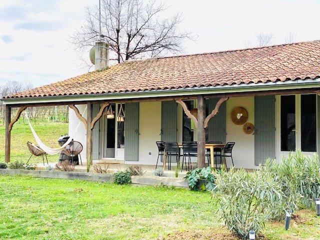 Huis te koop in&nbsp;DURAS 47120 Lot-et-Garonne Aquitaine France: Prachtige, lichte gelijkvloerse woning met 3 slaapkamers en een omheinde tuin, vlakbij Duras. Gelegen in een idyllische omgeving, omgeven door wijngaarden – een ware droom voor wijnliefhebbers die h...