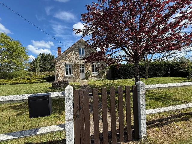 Huis te koop in&nbsp;MAILHAC-SUR-BENAIZE 87160 Haute-Vienne Limousin France: Vrijstaande woning met 4 slaapkamers op het platteland. Aan het einde van een lange oprit bereikt u deze lichte en zonnige vrijstaande woning met 4 slaapkamers. Gelegen op korte loopafstand van het pr...