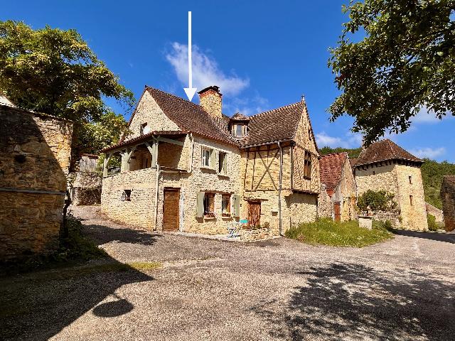 Huis te koop in&nbsp;GOURDON 46300 Lot Midi-Pyrénées France: Charmant stenen dorpshuis met overdekt terras. Charmant stenen dorpshuis met overdekt terras.<br />
<br />
Gelegen in een mooi dorpje in de Lot, biedt dit aantrekkelijke stenen huis een onderhoudsvriendelijke w...