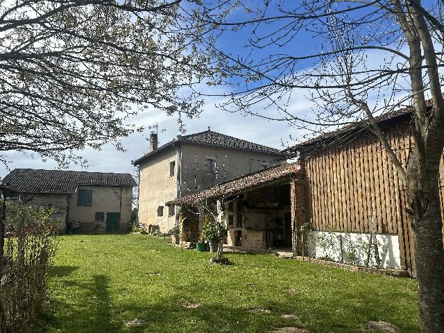 Agricultural property for sale in&nbsp;LES BARTHES 82100 Tarn-et-Garonne Midi-Pyrénées France: Market Gardening and Homesteading Project on the Banks of the Tarn, 1.5 hectares with Country House, Les Barthes (Tarn-et-Garonne). Ready for operation (subject to necessary permission and appropriate...