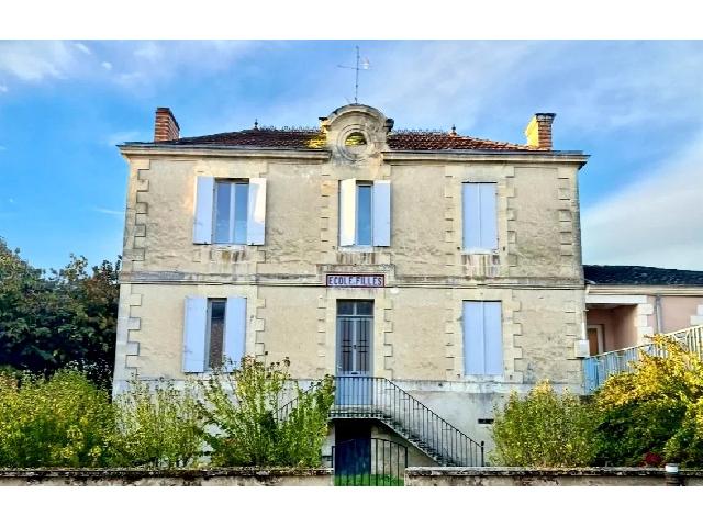 Huis te koop in&nbsp;ALLEMANS-DU-DROPT 47800 Lot-et-Garonne Aquitaine France: Voormalige stenen school in het hart van Lot-et-Garonne. Dit indrukwekkende stenen gebouw, een voormalige meisjesschool uit de Derde Republiek, biedt een zeldzame kans om een ​​karaktervol pand te...