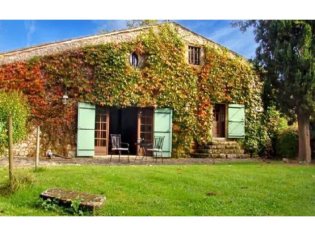 Huis te koop in&nbsp;PESSAC-SUR-DORDOGNE 33890 Gironde Aquitaine France: Schitterende boerderij aan de oevers van de Dordogne. EXCLUSIEF bij Beaux Villages! Deze uitzonderlijke stenen boerderij, gelegen op een idyllische locatie aan de oevers van de Dordogne, combineert ti...