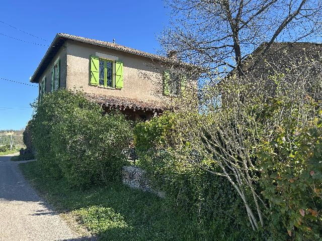 Maison&agrave; vendre &agrave;&nbsp;MOISSAC 82200 Tarn-et-Garonne: Maison de campagne avec dépendances, terrain et accès au Tarn – Les Barthes, Tarn-et-Garonne. Cadre bucolique et paisible au bord du Tarn : cette maison construite en 1930, avec de belles hauteurs...