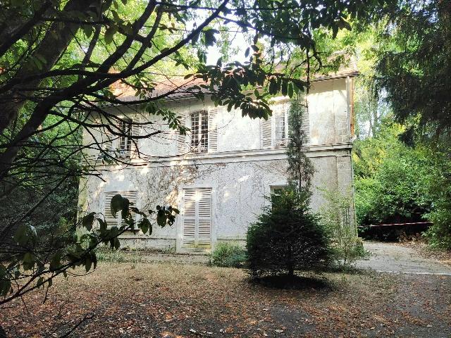 Huis te koop in&nbsp;LA TOUR-BLANCHE 24320 Dordogne Aquitaine France: Vrijstaande woning met 4 slaapkamers in historische stijl, toe aan renovatie. EXCLUSIEF BIJ BEAUX VILLAGES! Een vrijstaande woning in historische stijl die nu aanzienlijke reparaties/renovaties nodig ...