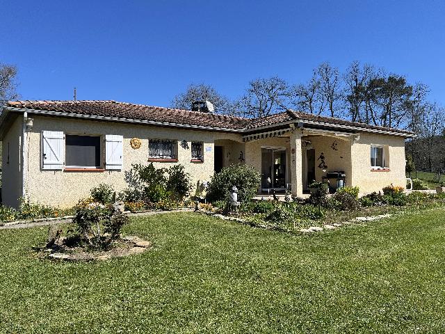 Huis te koop in&nbsp;MONTBRUN-BOCAGE 31310 Haute-Garonne Midi-Pyrénées France: Moderne landhuiswoning in een prachtige omgeving met circa 7,5 hectare, panoramisch uitzicht en geothermische verwarming – Haute-Garonne. EXCLUSIEF BIJ BEAUX VILLAGES! Een fantastische kans om een �...