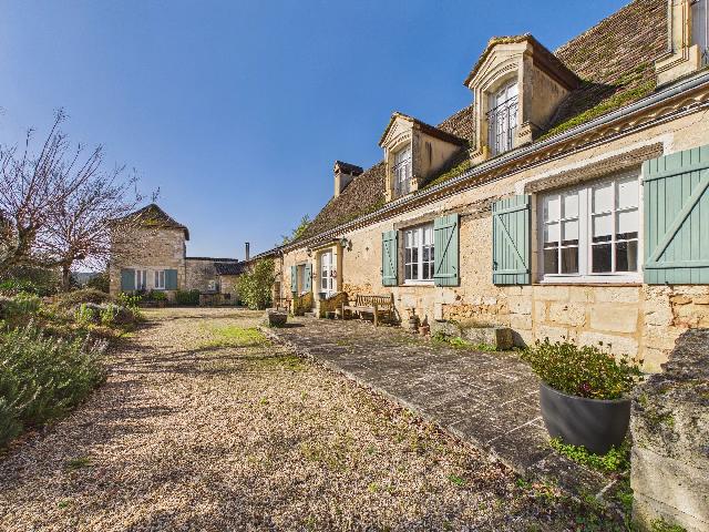 House&nbsp;for sale&nbsp;EYRAUD-CREMPSE-MAURENS 24140 Dordogne Aquitaine France: Historical Manoir with Guest House, Pigeonnier and Pools. EXCLUSIVE TO BEAUX VILLAGES! An exceptional country estate combining history, elegance and versatility, this former residence, believed to hav...