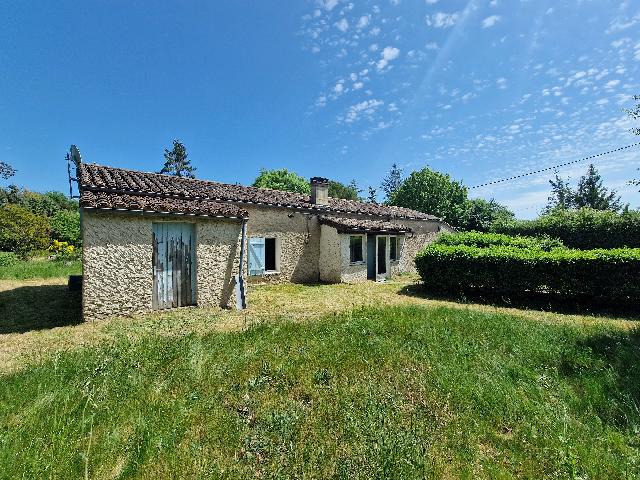 Huis te koop in&nbsp;MONFLANQUIN 47150 Lot-et-Garonne Aquitaine Frankrijk: Charmant stenen huisje – Een geweldig project voor renovatieliefhebbers! Dit authentieke stenen huis biedt een fantastische kans voor wie op zoek is naar een lonend project. Met twee ruime slaapkame...