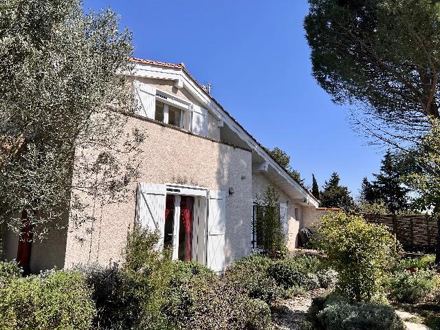 House for sale in&nbsp;CARCASSONNE 11000 Aude Languedoc Roussillon France: Easy living near the Canal du Midi and town centre with flexible ground-floor accommodation. EXCLUSIVE TO BEAUX VILLAGES! Just a short walk from the Canal du Midi and the heart of Carcassonne, this we...