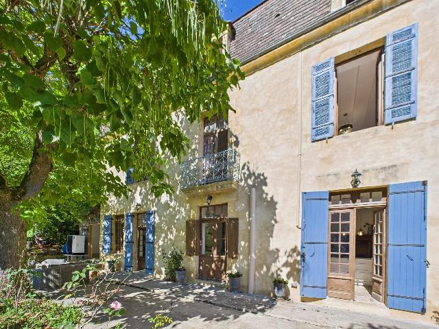 Huis te koop in&nbsp;BEYNAC-ET-CAZENAC 24220 Dordogne Aquitaine Frankrijk: Gerenoveerde woning met 5 slaapkamers en uitzicht op het kasteel in de Dordogne – Beynac-et-Cazenac. Deze prachtige, gerenoveerde stenen woning met 5 slaapkamers staat te koop in Beynac-et-Cazenac, ...