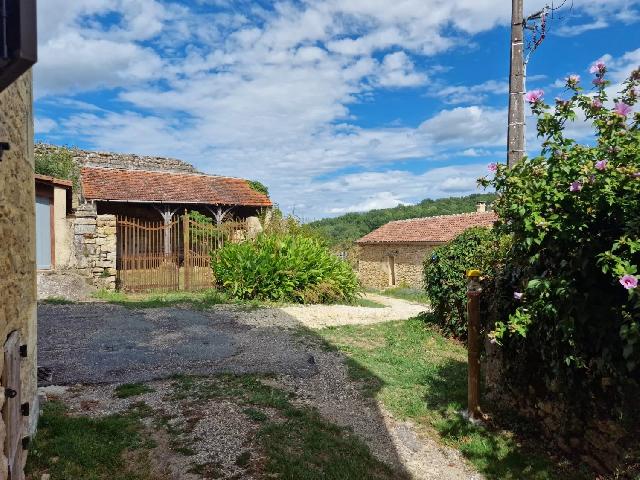 Huis te koop in&nbsp;LALINDE 24150 Dordogne Aquitaine Frankrijk: Prachtig project in een charmant dorp met bar - pand te renoveren met tuin. In een gezellig dorp met bar en kleine supermarkt, op 10 minuten van Lalinde, staat dit stenen pand klaar om te worden verbo...