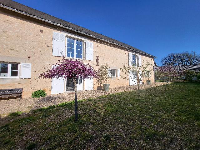 House&nbsp;for sale&nbsp;CHAUVIGNY 86300 Vienne Poitou-Charentes France: Beautifully renovated 4-bedroom longère with outbuildings, land and expansion potential, near Chauvigny. Set just minutes from the vibrant market town of Chauvigny, this charming and spacious longèr...