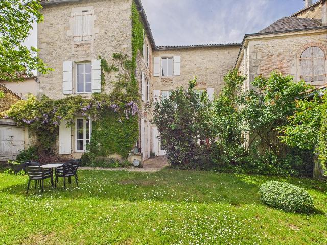 House&nbsp;for sale&nbsp;RUFFEC 16700 Charente Poitou-Charentes France: 9 Bedroom detached townhouse with swimming pool. Magnificent detached townhouse located in the heart of the market town of Ruffec, offering weekly markets, shops, a train station and a few supermarket...