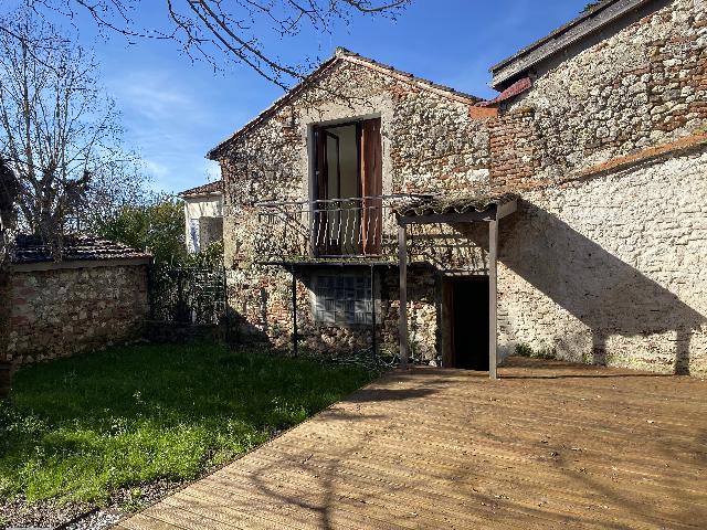 House&nbsp;for sale&nbsp;PENNE-D’AGENAIS 47140 Lot-et-Garonne Aquitaine France: Charming stone house in the heart of historic Penne-d’Agenais with stunning basilica views. Nestled in the heart of the historic centre of Penne-d’Agenais, this charming traditional stone house en...