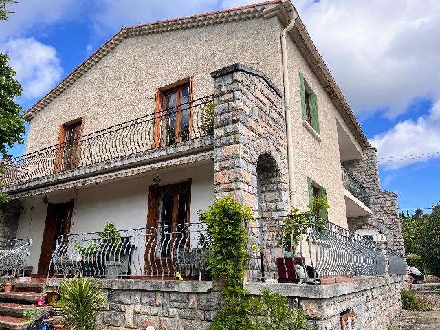 Huis te koop in&nbsp;LIMOUX 11300 Aude Languedoc Roussillon France: Woonhuis met een terrein van 1060 m2. Indeling: 6 vertrekken, 4 slaapkamers, 2 badkamers en een woonoppervlakte van 199 m2....