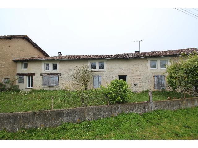 Haus&nbsp;zu verkaufen in&nbsp;CHASSIECQ 16350 Charente Frankreich. Haus mit einem Grundstück von 24693 qm. Anordnung: 5 Räume, 3 Schlafzimmer, 3 Badezimmer und eine Wohnfläche von 170 qm. Heizung auf Elektrizität....