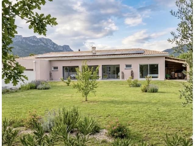 Huis te koop in&nbsp;SAINT-PAUL-DE-FENOUILLET 66220 Pyrénées-Orientales Languedoc Roussillon France: Woonhuis met een terrein van 3440 m2. Indeling: 6 vertrekken, 4 slaapkamers, 2 badkamers en een woonoppervlakte van 189 m2....