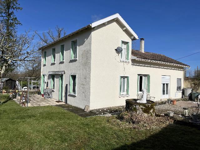 Huis te koop in&nbsp;AMBERNAC 16490 Charente Poitou-Charentes France: Charmant huis met 3 slaapkamers in het pittoreske Ambernac, Frankrijk. Dit heerlijke huis van 110 m², gelegen in het schilderachtige dorp Ambernac, biedt een perfecte mix van rustieke charme en moder...