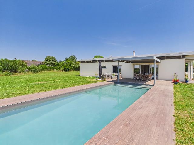 Huis te koop in&nbsp;SALIGNAC-EYVIGUES 24590 Dordogne Aquitaine France: Woonhuis met een terrein van 5582 m2 voorzien van een zwembad. Indeling: 6 vertrekken, 4 slaapkamers, 2 badkamers en een woonoppervlakte van 145 m2. Verwarming op hout....