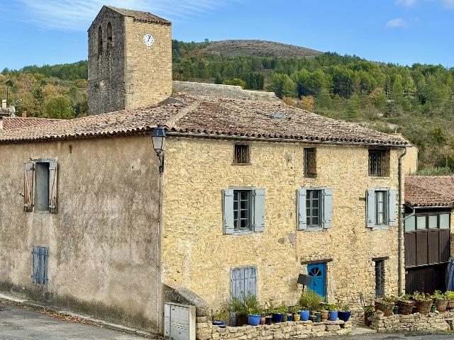 Haus zu verkaufen in&nbsp;ESPÉRAZA 11260 Aude Languedoc Roussillon Frankreich: Haus mit einem Grundstück von 265 qm. Anordnung: 14 Räume, 6 Schlafzimmer, 3 Badezimmer und eine Wohnfläche von 338 qm....