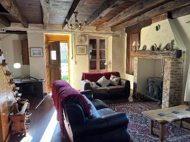 Maison &agrave; vendre &agrave;&nbsp;BUSSIÈRE-POITEVINE 87320 Haute-Vienne Limousin France: Maison à la campagne au calme avec grange et terrains. EN EXCLUSIVITÉ ! Parfait pour les vacances ! Cette jolie maison de 2 chambres est située dans un hameau tranquille, à seulement quelques minu...