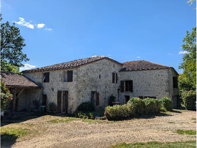House&nbsp;for sale&nbsp;AGEN 47000 Lot-et-Garonne Aquitaine France: Stone property with gites and a swimming pool. Spacious stone built family home with two gites suitable for letting (subject to necessary permissions) or family use set in over 8 hectares of land that...