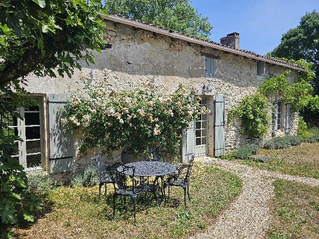 House&nbsp;for sale&nbsp;LOUBÈS-BERNAC 47120 Lot-et-Garonne Aquitaine France: 3 bedroom home full of charm and original character. Tucked away in a tranquil setting, this delightful stone property is reputed to be one of the oldest homes in the hamlet. Beautiful period features...