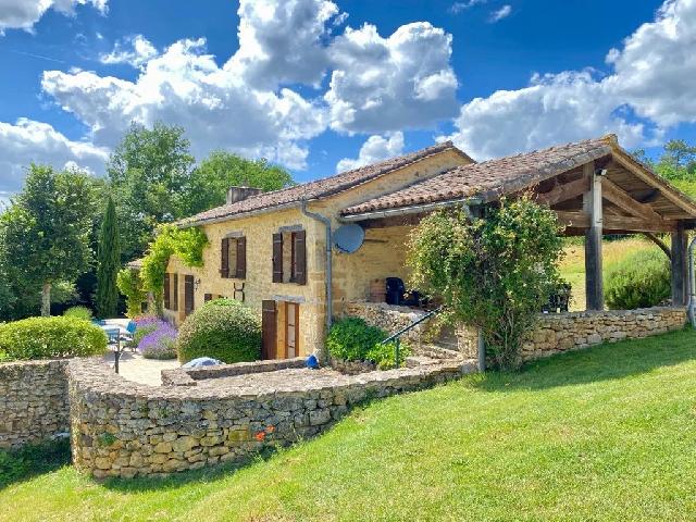 House&nbsp;for sale&nbsp;MONPAZIER 24540 Dordogne Aquitaine France: Lovely French cottage nestled in a small hamlet. Nestled in a charming hamlet in the heart of the Dordogne, this delightful three-bedroom cottage enjoys an elevated position with beautiful countryside...