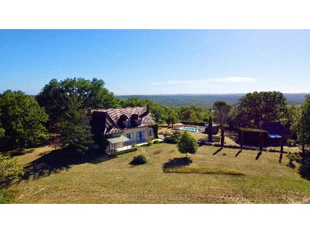 Huis te koop in&nbsp;MARMINIAC 46250 Lot Midi-Pyrénées France: Flexibel landgoed met gastenverblijf, cottage en zwembad op 4,7 hectare. Een prachtig gelegen landgoed van ruim 4,7 hectare, met vrij uitzicht en volledige privacy aan de rand van de Lot, vlakbij de D...