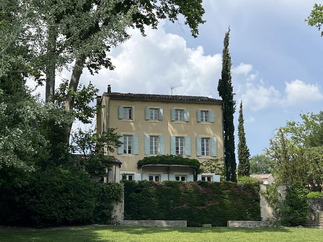 Gîtes/Chambres d'hôtes te koop in&nbsp;LOURMARIN 84160 Vaucluse Provence Alpes Côte d'Azur France: 18e-eeuwse bastide met zwembad, bijgebouwen en 2 hectare. 18e-eeuwse bastide met zwembad, bijgebouwen en 2 hectare – Cadenet, Luberon<br />
Deze fraaie 18e-eeuwse bastide ligt verscholen in een idyllisch...