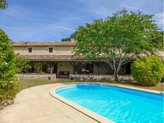 Guesthouses-Bed-&-Breakfast&nbsp;for sale&nbsp;EYMET 24500 Dordogne Aquitaine France: Stone farmhouse with three guest accommodations in a secluded setting. Situated in an exceptionally peaceful and private setting, this charming stone farmhouse enjoys panoramic views across rolling co...