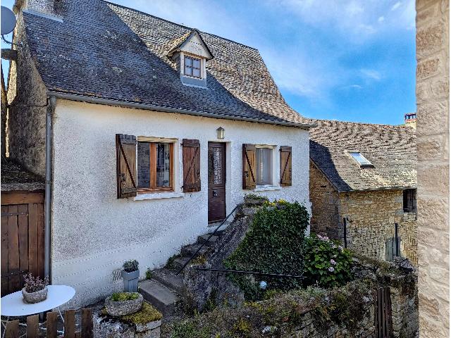 Huis te koop in&nbsp;GIGNAC 46600 Lot Midi-Pyrénées Frankrijk: Charmant stenen dorpshuis met 3 slaapkamers, garage, kelder en terrassen in Gignac, Lot. Dit geliefde stenen huis, gelegen op een rustige plek achter de dorpskerk, is al meer dan 30 jaar een geliefd v...