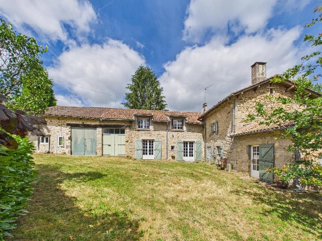 House&nbsp;for sale&nbsp;ABJAT-SUR-BANDIAT 24300 Dordogne Aquitaine France: Stone house with separate guest house in a peaceful hamlet. We are proud to present this character, stone property with a main house, guest house, barns and mature gardens. Situated in a peaceful and ...