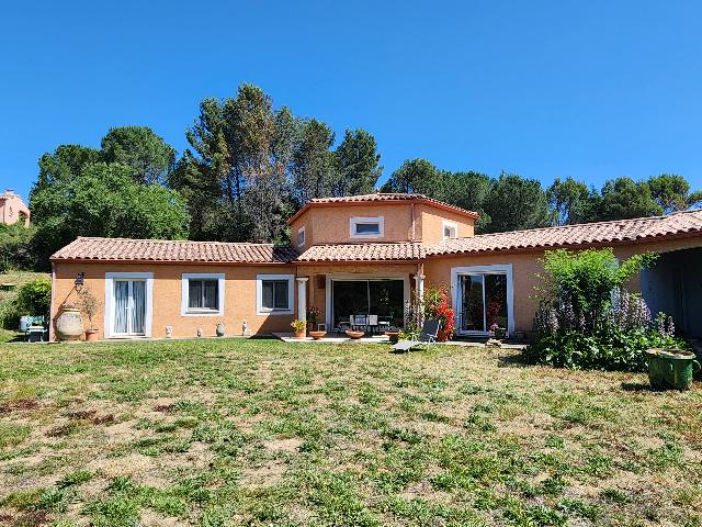 Huis te koop in&nbsp;LIMOUX 11300 Aude Languedoc Roussillon France: Prachtige villa met 3 slaapkamers en panoramisch uitzicht. Deze schitterende gelijkvloerse villa, gelegen op een verhoogd perceel net ten westen van het populaire stadje Limoux, biedt comfort, privacy...