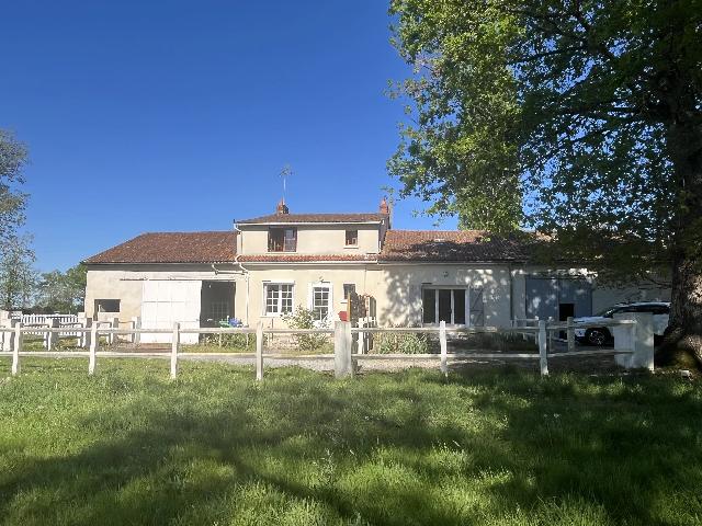Paardenobject te koop in&nbsp;ST BARBANT 87330 Haute-Vienne Limousin France: Ruime gezinswoning met 8 hectare grond en stallen. Dit heerlijke pand ligt op een rustige locatie, zonder directe buren. De woning biedt volop ruimte voor een groeiend gezin, inclusief twee aangebouwd...